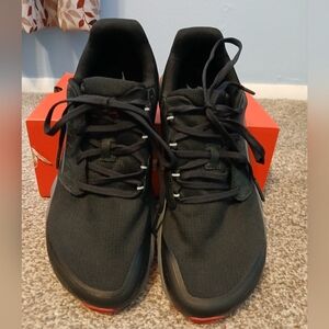 BNIB Men's Black Superior 5 ALTRA Shoes